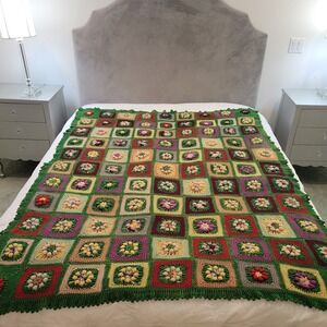 Vintage 70s Handmade Crochet Flower Granny Afghan Blanket Bedspread Fringe 70x58